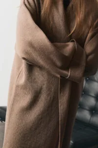 MERA Merino Cardigan Merino short brown - Image 4
