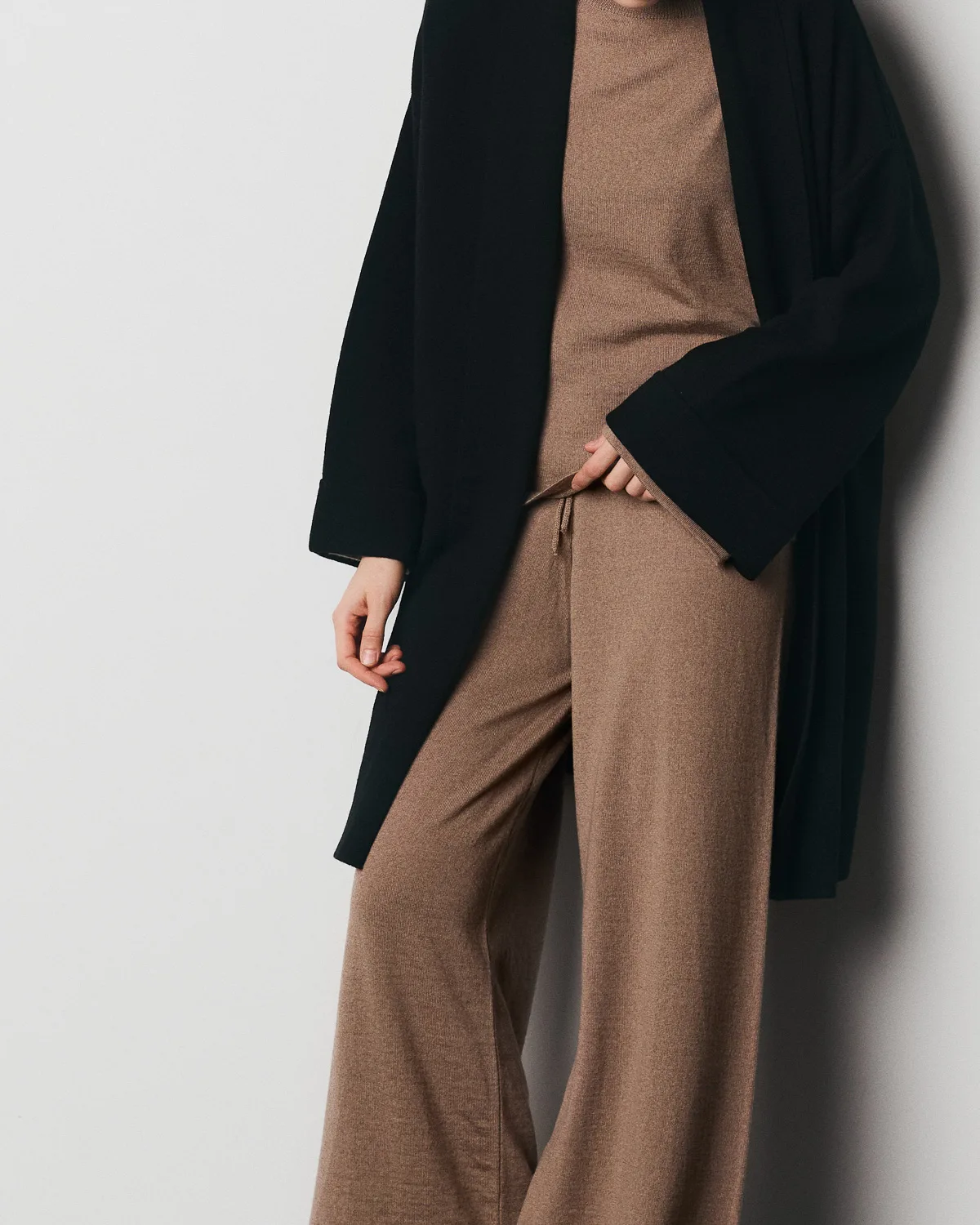 MERA Merino cardigan short black - Image 3
